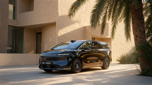 余承东放言超越所有旗舰！智界认领鸿蒙智行首款MPV