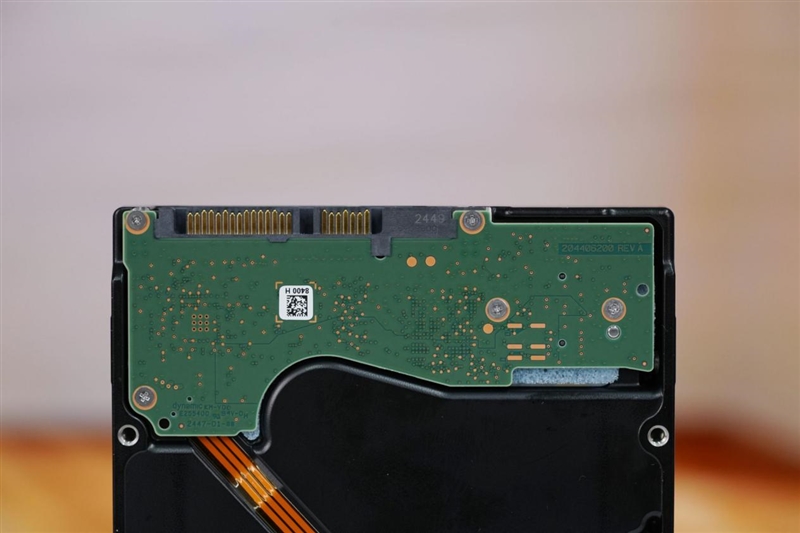 HAMR与CMR加持的稳定可靠企业级硬盘！希捷银河Exos M 30TB评测：读取逼近300MB/s