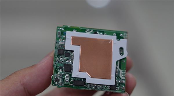 实测十几块和上百块的充电头到底有什么区别：安全性差太多