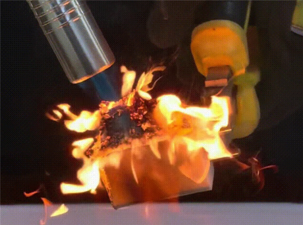 实测十几块和上百块的充电头到底有什么区别：安全性差太多