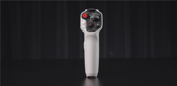 无聊的无人机市场 终于卷出了这么一个怪物