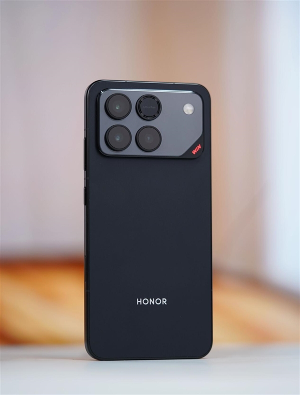 全球首发10000mAh电池!荣耀WIN图赏