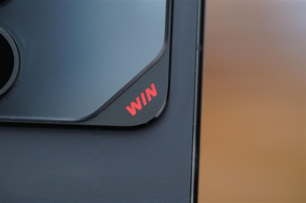 全球首发10000mAh电池!荣耀WIN图赏