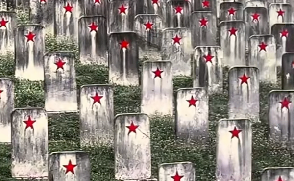 为获流量男子直播故意脚踩烈士陵墓 账号已被封禁!