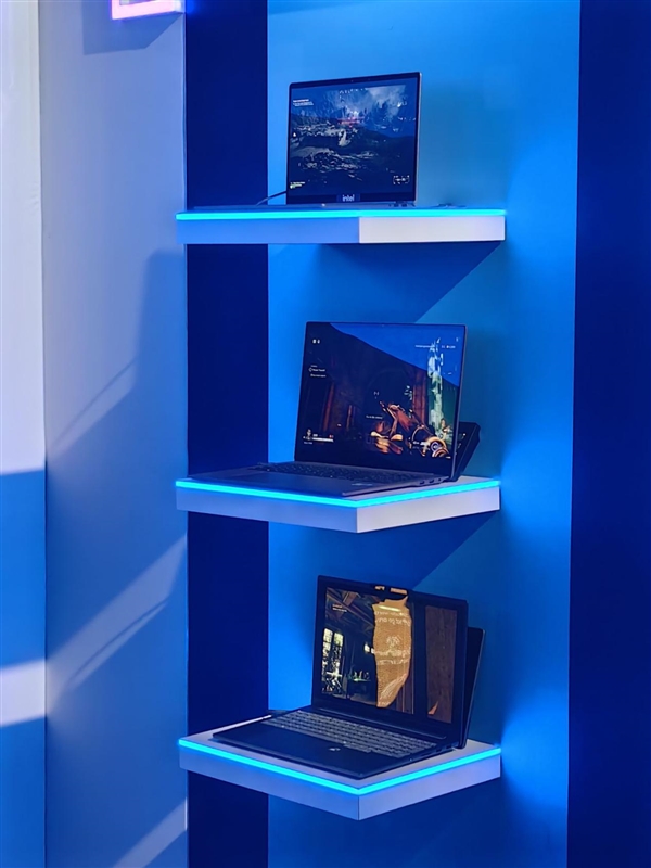 要买笔记本等等！超200款Intel酷睿Ultra 300新机杀到：本月正式开售