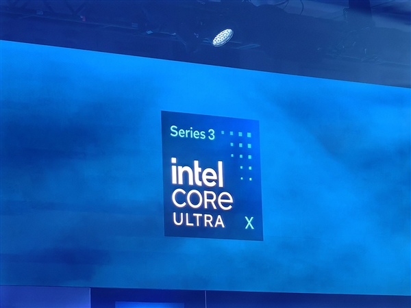 27小时x86续航王！Intel正式发布酷睿Ultra 300系列CPU：游戏性能提升77%