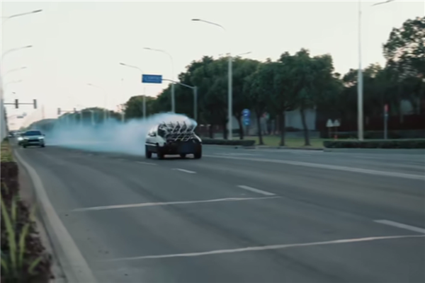 四缸八涡轮！赛车博主为博眼球将报废改装车开上路：驾照没了