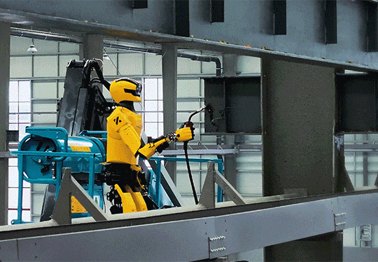 连干8小时不停歇！人形机器人完成全球首例人机协作高空焊接作业