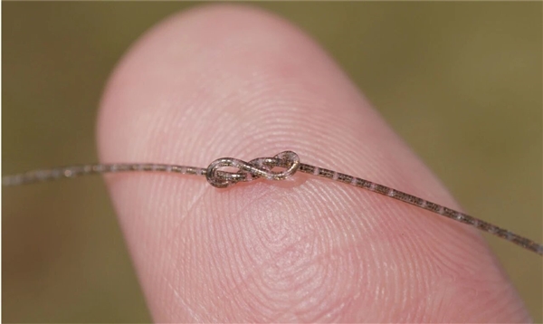 复旦团队重大突破 世界首款纤维芯片问世:大规模集成电路 卡车碾压也不怕